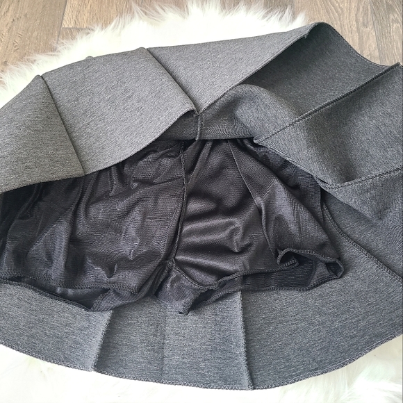 Mini skirt - Picture 2 of 3